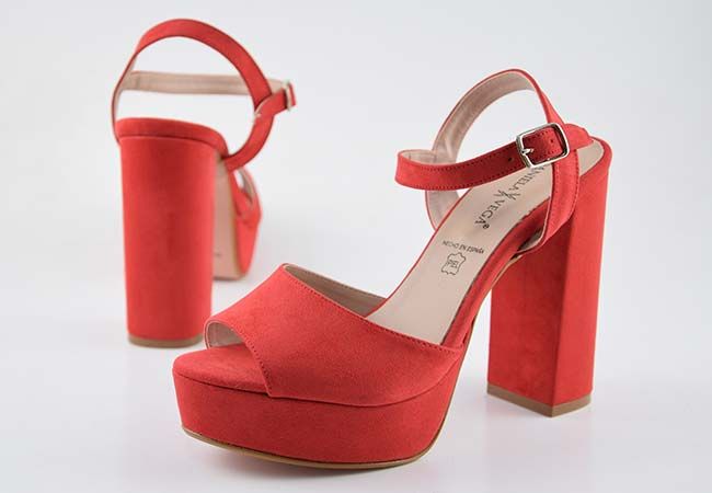 Zapato fiesta tacón alto ancho Daniela Vega J1188 rojo