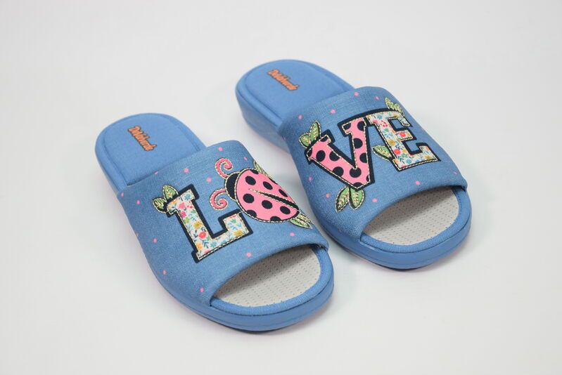 Ventajas de usar zapatillas de casa en verano